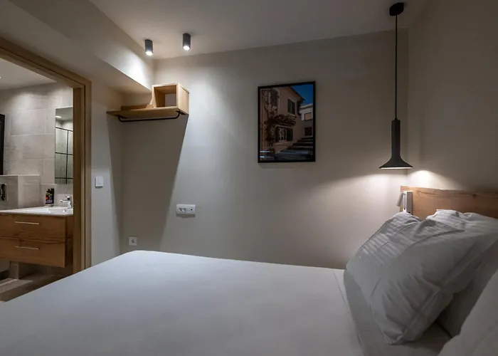 Semi-Basement Apartment - Asklipiou Cube